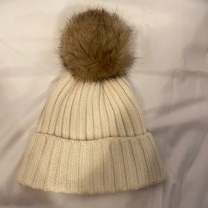 Beige ribbed beanie with pom pom